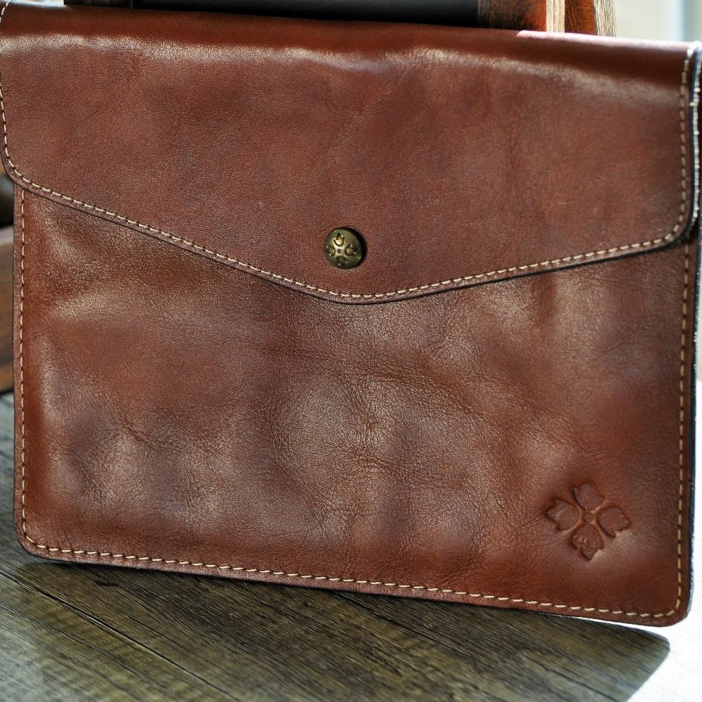 Patricia Nash Heritage Midi Tech Portfolio